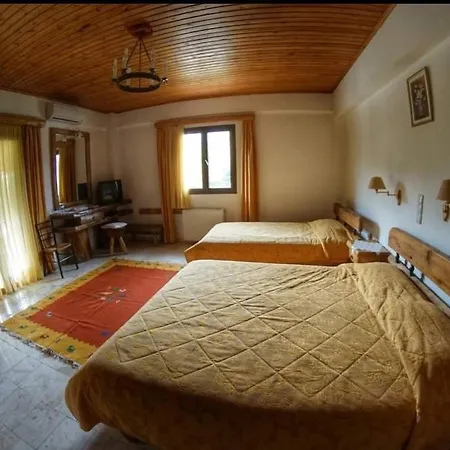 Πανσιόν ξενώνας κωτσούλας Πολύδροσος